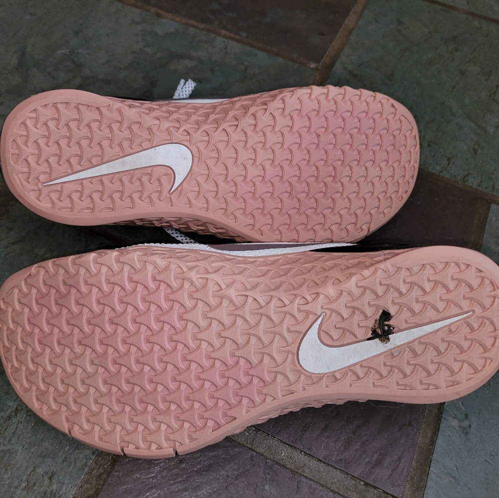 Nike Tennis shoes - Picture 3 of 4